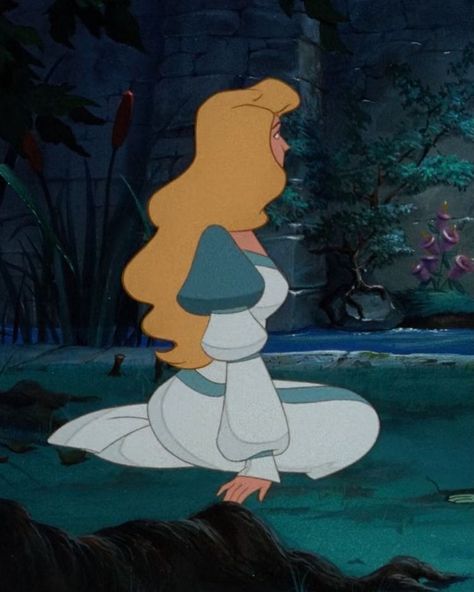 From The Swan Princess (1994) Odette The Swan Princess, Princess Odette Aesthetic, Blonde Disney Princess, Blonde Disney Characters, Swan Princess Aesthetic, Odette Aesthetic, The Swan Princess Odette, Odette Swan Lake, Swan Lake Odette