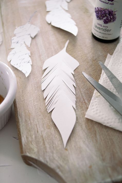 DIY French Script Paper Feathers Project + free printable Feather Template, Fruit Bouquet, Diy Wings, Paper Wings, Feather Diy, Paper Feathers, French Script, Book Page Crafts, Seni Dan Kraf