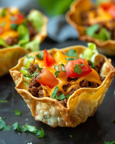 Taco Salad Cups, Taco Appetizers, Taco Cupcakes, Salad Cups, Taco Cups, Mini Tacos, Taco Shells, Easy Finger Food, Best Appetizer