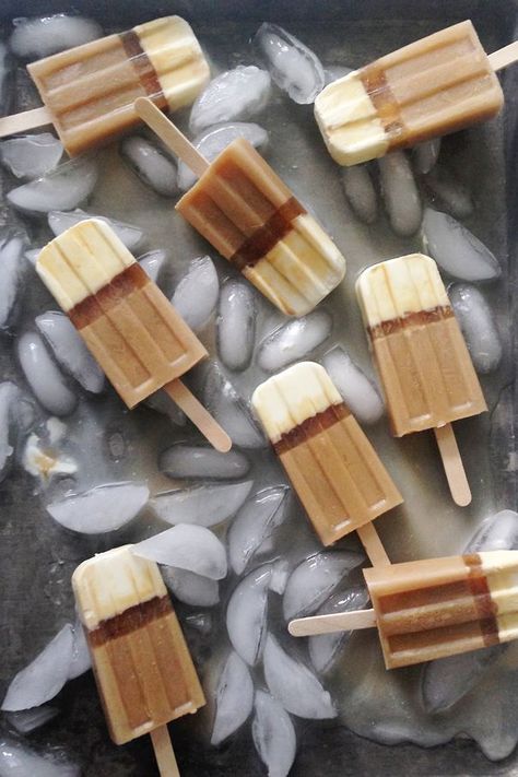 Irish Coffee Popsiclescountryliving Champagne Popsicles, Alcoholic Popsicles, Hemgjord Glass, Coffee Popsicles, Boozy Popsicles, Homemade Popsicles, Ice Pop, Ice Cream Sorbet, Popsicle Recipes