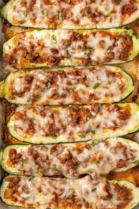 Turkey Pizza, Stuffed Zucchini Boats, 1000 Calorie, Atkins Recipes, Stuffed Zucchini, Zucchini Boats, Low Carb Zucchini, South Beach Diet, Italian Traditions