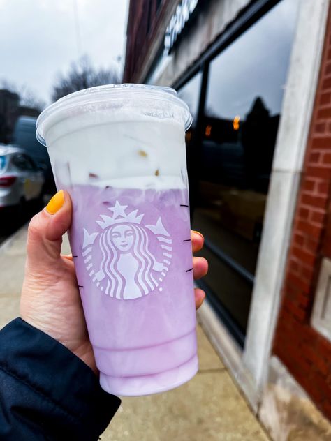 Starbucks Purple Drink, Starburst Drink, London Fog Tea Latte, Lavender Drink, London Fog Tea, Purple Drink, Easter Drink, Valentine Drinks, Starbucks Secret Menu Recipes