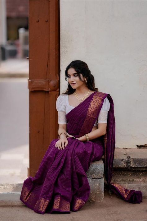 Sita Mahalakshmi, Indian Party Wear Dresses, Dress Box, Simple Saree Designs, Celebrity Casual Outfits, Simple Kurta Designs, Casual Indian Fashion, Indian Silk Sarees, Simple Sarees