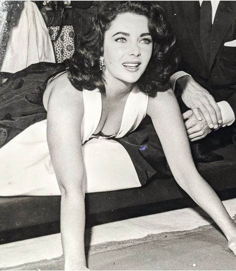 Young Elizabeth Taylor, Taylor Aesthetic, Francis Picabia, Richard Burton, Liz Taylor, Old Hollywood Movies, Vivien Leigh, Natalie Wood, Old Hollywood Stars