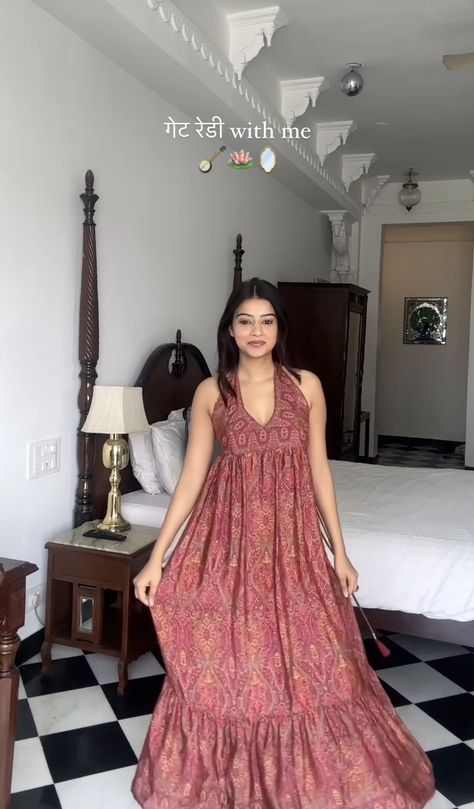 Indian American Fusion Outfit, Deewali Outfit Ideas For Women, Outfit To Wear In Rajasthan, Bollywood Retro Day Outfits For College, Varkala Outfit Ideas, Indian Kurta Aesthetic, What To Wear In Jaipur, Maxi Dress Indian Casual, Udaipur Aesthetic Outfits