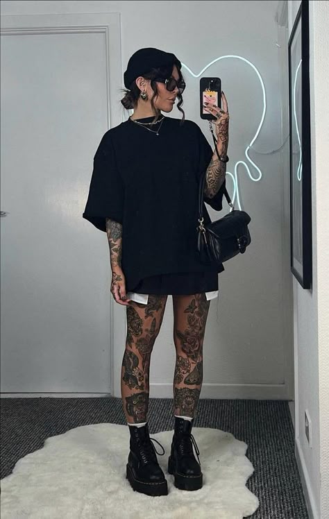 All Black Outfit Staples, Tattooed Style Fashion, Edgy Mum Fashion, How To Crop Oversized T Shirt, Hardcore Concert Outfit, Grunge Tank Top Outfits, Black Skirt Alt Outfit, Tattooed Girl Outfit, Comfy Grunge Outfits Summer