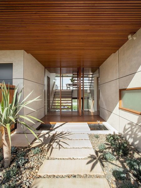 Entrance Facade Design, Concrete Glass House, Front Door Entrance Decor, Front Door Entrance Ideas, Contemporary Entrance, Balinese Interior, Villa Entrance, Modern Planters Outdoor, Entrance Ideas