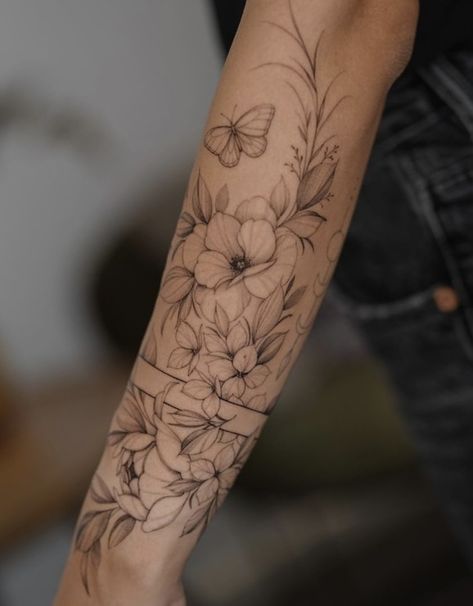 Floral Arm Tattoo, Half Sleeve Tattoos Forearm, Tato Minimal, Arm Tattoo Ideas, Feminine Tattoo Sleeves, Forarm Tattoos, Tattoos For Women Half Sleeve, Floral Tattoo Sleeve, Forearm Tattoo Women