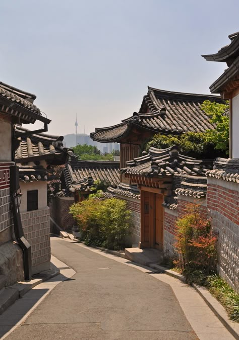 https://flic.kr/p/WofwEW | South Korea - Seoul - Bukchon Hanok Village Korea Tourist Spots, South Korea Aesthetic, South Korea Trip, South Korea Fashion, Ancient Korea, Hanok Village, Seoul Korea Travel, Bukchon Hanok Village, Seoul Travel