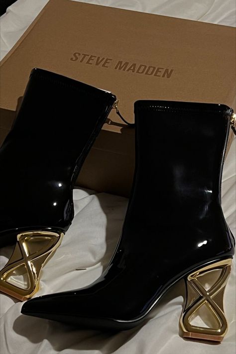 Steve Madden Aesthetic, Steve Madden Outfit, Steve Madden Outfits, Fall Fashion Outfit Ideas, Cute Outfits To Wear, Aesthetic Shopping, Shopping Aesthetic, Steve Madden Sneakers, Stylish Heels