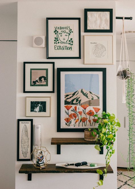 Make a statement with this easy to create gallery wall in your home! An affordable and easy update to any space... #gallerywall #statementwall #artprints #frames #gallery #entryway #nyc #apartmentstyle #bloggerhome #homedecor #interiordecorating #decor #homestyle #midcentury #modernhome #nycapartment #bloggerhome #apartment #interiorstyle #apartmenttherapy #houseplants Organize Frames On Wall, Gallery Wall Midcentury Modern, Trendy Gallery Wall Ideas, Natural Gallery Wall, Casual Gallery Wall, Apartment Frame Decor, Gallery Wall Contemporary, Gallery Wall Mix Of Photos And Art, Art Wall Inspo Aesthetic