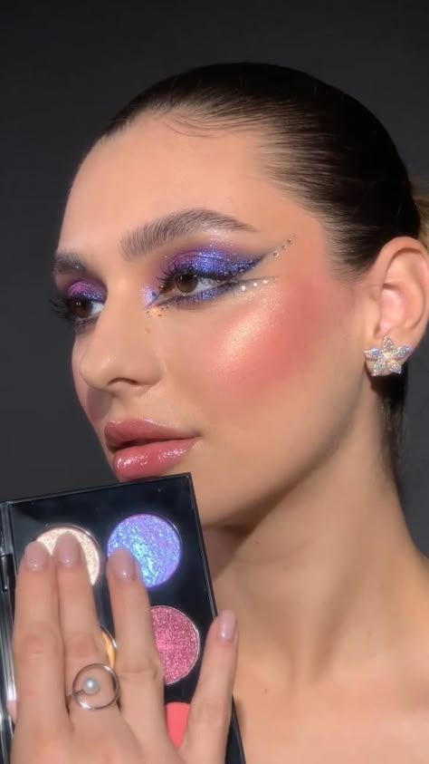 Duochrome Eyeshadow Looks, Multichrome Eyeshadow Looks, Purple Glitter Eyeshadow, Glitter Eyeshadow Tutorial, Makijaż Smokey Eye, Dope Makeup, Makeup Eye Looks, Winter Makeup, Looks Party