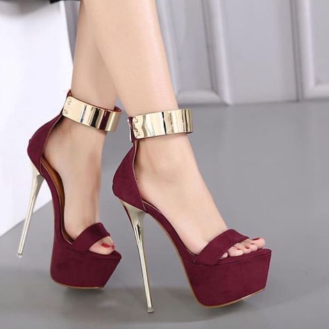 We have many types of sexy high heels for your occasions, including platform shoes, thigh boots, pumps, and stilettos with low prices. Shoes For Women Wedding, High Heels Classy, Wedding Pumps, Heels Classy, Heels Platform, High Heels Sandals, Ankle Strap Heels, Sandals Black, Heels Sandals