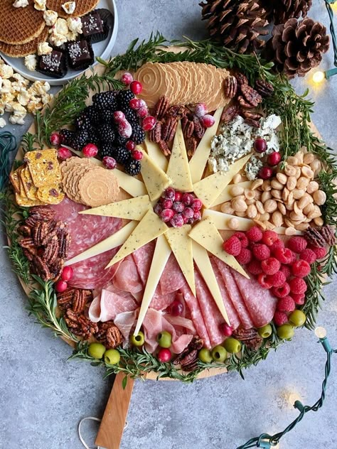 Christmas Cheese Boards! Are you making a cheese board for the holidays? Here are some fun ways to change it up a bit and get festive! Happy Holidays, everyone! Holiday Charcuterie Board, Christmas Cheese Boards, Holiday Charcuterie, Cheese And Fruit, Christmas Charcuterie, Christmas Cheese, Charcuterie Ideas, Christmas Platter, Charcuterie Inspiration