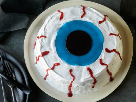 This eyeball cake with marshmallow ftosting is the stuff of Halloween nightmares: When you slice into it, a gush of raspberry jam flows out. Rocket Ship Cakes, Eyeball Cake, Halloween Cake Recipes, Creepy Food, Spooky Halloween Food, Lava Cake Recipes, Halloween Food Ideas, Halloween Foods, Halloween Sweets