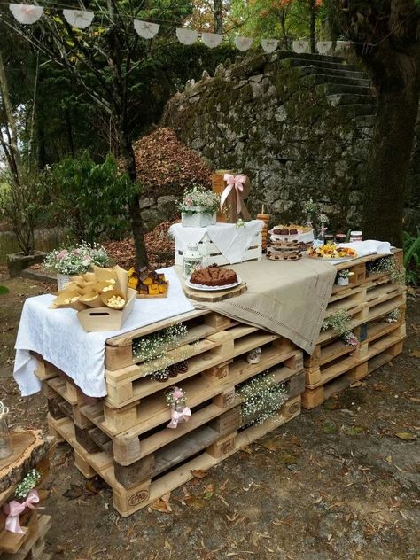 Outdoor Graduation Parties, Outdoor Graduation, Deco Champetre, Barn Parties, Wedding Ideas On A Budget, בר מצווה, Outdoor Wedding Decorations, Rustic Outdoor, Backyard Party