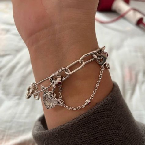 Pandora Link Me Bracelet, Pandora Link Bracelet, Pandora Bracelet Charms Aesthetic, Pandora Me Bracelet Ideas, Pandora Me Charms, Silver Jewelry Aesthetic Necklaces, Pandora Bracelet Ideas Inspiration, Pandora Me Link Bracelet, Pandora Bracelet Aesthetic