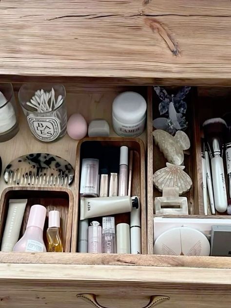 Minimal Makeup Organization, Bathroom Aesthetic, Dream Apartment, Room Inspiration Bedroom, Room Aesthetic, My New Room, Dream Bedroom, Digital Diary, Room Organization