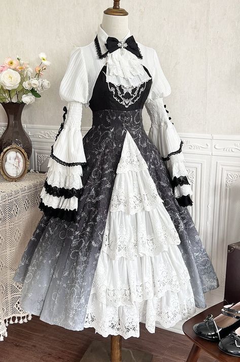 Black Dress With White Accents, Black And White Victorian Dress, Victorian Dress Design, Nobel Dresses, Egl Fashion Gothic, Witch Dress Drawing, Dark Academia Prom Dress, Dress Shading, Surreal Clothing