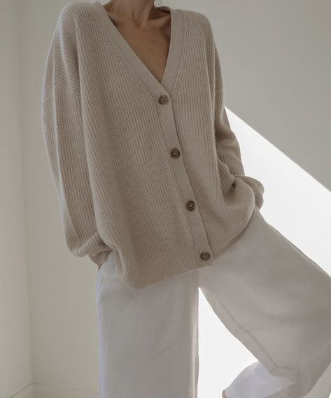 Cocoon Sweater, Slouchy Cardigan, Oversized Outfit, Cocoon Cardigan, Jenni Kayne, Womens Cashmere, Cardigan Outfits, California Style, Wardrobe Basics