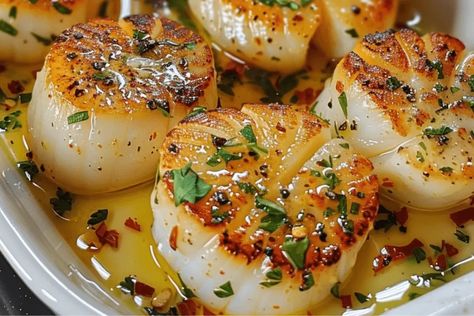 Make this quick and easy Garlic Butter Baked Scallops recipe for a rich, savory meal. Perfect for seafood lovers. Ready in just 22 minutes! Baked Garlic Butter Scallops Recipe, Garlic Baked Scallops, Baked Shrimp And Scallop Recipes, Baked Scallops Healthy, Garlic Butter Baked Scallops Recipe, Quick And Easy Seafood Recipes, Scallop Recipes Dinner, Oven Baked Scallops Recipes, Best Way To Cook Scallops