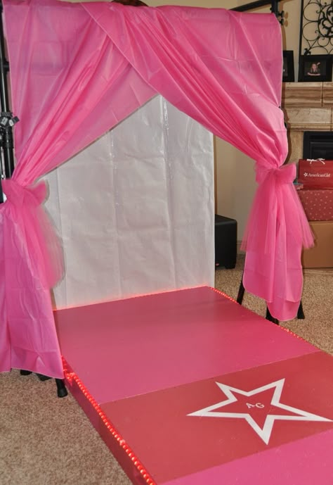 Fashion Show Stage that daddy built...complete with pink rope lights! Barbie Stage Decoration, Fashion Show Birthday Party Ideas, Diy Runway Stage, Fashion Show Party Ideas, Diy Fashion Runway, Fashion Show Birthday Party, Diy Runway, Barbie Fashion Show, American Girl Doll Party