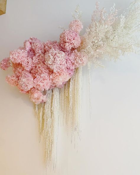 Bloom Assembly on Instagram: “BLUSH PINK BLOOM CLOUD ☁️ ☁️☁️ Everlasting installation for @everlyfinebridal brand new showroom. We used preserved hydrangea, bleached…” Flower Cloud Installation, Bridgerton Garden, Blush Hydrangea, Bleached Ruscus, Pink Flower Arrangement, Floral Cloud, Bright Pink Wedding, Flower Cloud, Pink Flower Arrangements