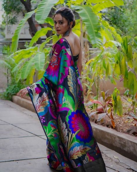 (99+) Exotic Indians on Tumblr Amruta Khanvilkar Saree, Amruta Khanvilkar, Modern Sarees, Brocade Saree, Fashion Network, Modern Saree, Stylish Sarees, Feminine Beauty, Saree Styles