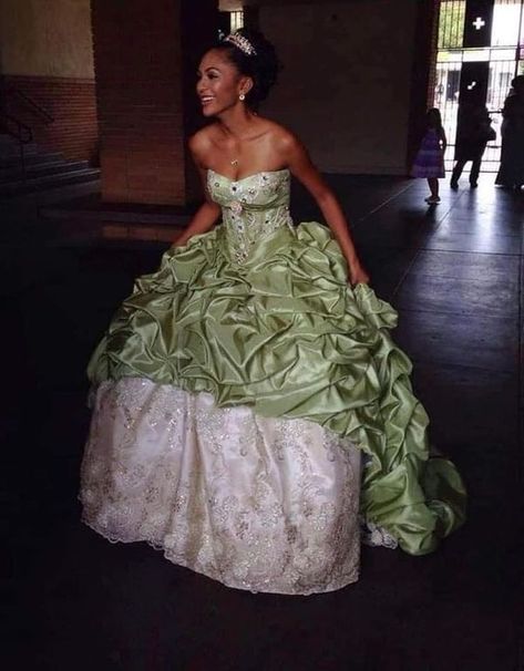 Princess Tina Prom Dress, Princess Tiana Dress Gowns, Tiana Themed Quince Dress, Princess Tiana Sweet 16 Ideas Dress, Princess Tiana Outfit Ideas, Princess Tiana Wedding Dress, Princess Tiana Prom Dress, Princess Tiana Sweet 16 Ideas, Princess And The Frog Wedding Theme