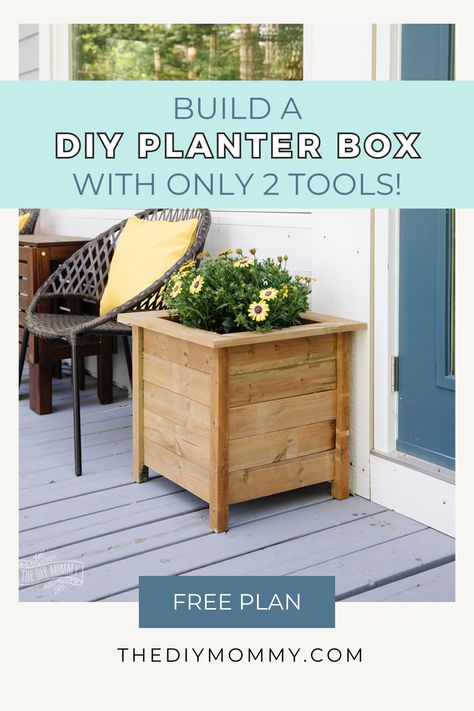 Learn how to make a simple DIY planter box with only two tools. This is a great beginner's project that looks beautiful on a front porch! Planter Box Diy Easy, Wooden Planter Boxes Diy, Building Planter Boxes, Diy Cedar Planter Box, Diy Wood Planter Box, Diy Wooden Planters, Diy Wood Planters, Planter Box Plans, Cedar Planter Box