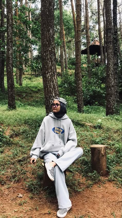 Ootd Hijab Tomboy, Outfit Hijab Hoodie, Outfit Mamba, Hoodie Outfit Hijab, Ootd Casual Hijab, Ootd Jaket, Hoodie Hijab, Vintage Hijab, Hijab Hoodie