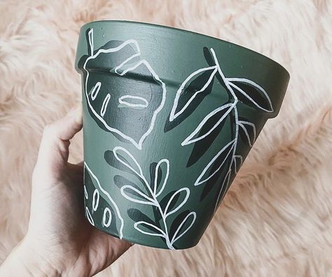 Ninja Training, Plant Pot Design, Diy Pottery Painting, Flower Pot Art, Plant Pot Diy, Painted Pots Diy, Painted Plant Pots, Tokyo City, 강아지 그림