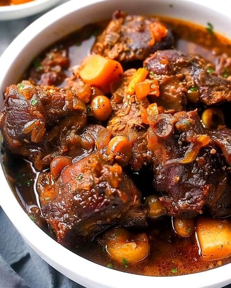 Discover the Ultimate Jamaican Oxtail Recipe – Your Taste Buds Will Thank You! - kingcareers.net Best Jamaican Oxtail Recipe, Oxtail Recipes Jamaican Pressure Cooker, Jamaican Recipes Oxtail, Oxtail Crockpot Recipes, Oxtail Recipes Jamaican Crockpot, Jamacian Food Oxtail Recipe, Baked Oxtail Recipes, Jamaican Oxtail Recipes, Ox Tail Recipe