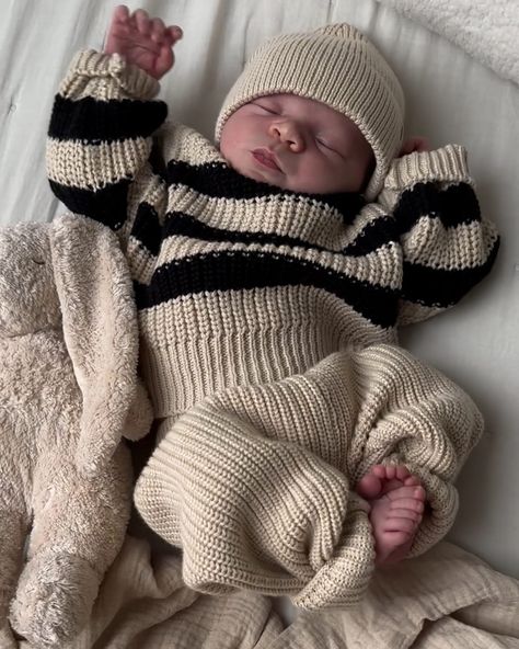 Lazy Sunday Mood☁️☕️ #guapoo #baby #sundaybaby #decemberbaby #newborn Old Money Baby Boy Outfits, Winter Newborn Outfits, Cute Newborn Babies, New Borned Baby, Aesthetic Baby Clothes, Cute Newborn Outfits, Newborn Baby Boy Outfits, Baby Boy Outfits Newborn