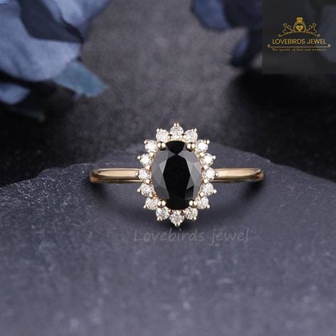 Black Onyx Engagement Ring, Onyx Engagement Ring, Agate Engagement Ring, Wedding Rings Halo, Black Diamond Engagement, Black Diamond Ring Engagement, Ring Halo, Victorian Vintage, Gold Halo