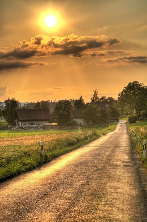 Sunset Road, Country Roads Take Me Home, Sun Setting, Back Road, Alam Yang Indah, Country Road, Country Life, Beautiful Landscapes, Wonders Of The World