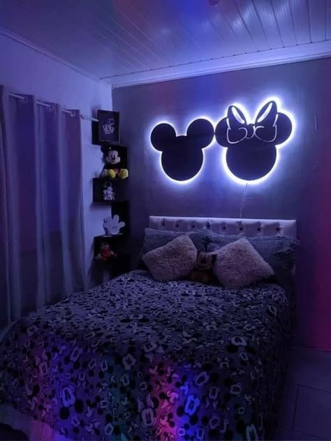 Mickey Mouse Themed Room, Mini Mouse Bedroom Ideas, Adult Disney Bedroom, Mickey Mouse Bedroom Decor, Mickey Mouse Room Decor, Disney Decor Bedroom, Disney Themed Bedrooms, Michey Mouse, Minnie Mouse Bedroom