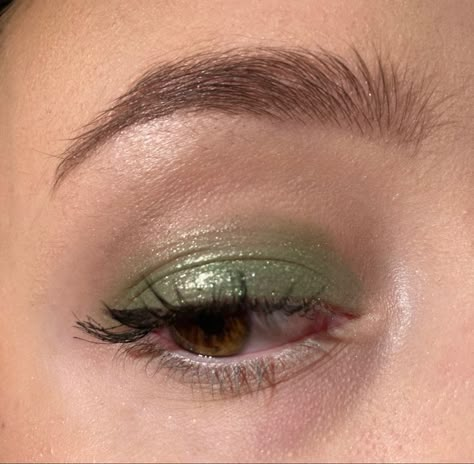 Aqua Green Makeup Looks, Green Simple Makeup, Sage Green Eye Makeup, Green Makeup Aesthetic, Harry Styles Makeup, Green Eyeshadow Makeup, Maquillage On Fleek, Swag Makeup, Green Makeup