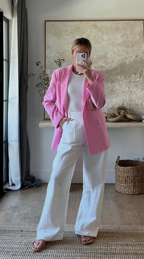 Pink And White Business Outfit, Style Pink Blazer Women, Soft Pink Blazer Outfit, Different Shades Of Pink Outfits, Pastel Work Outfit, Rosa Blazer Outfit, Pink Blazer Street Style, Pastel Outfit Ideas Casual, Pink And Cream Outfit