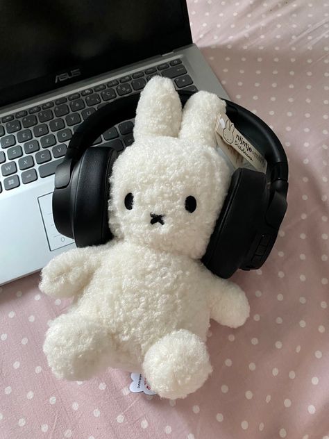 Miffy Aesthetic Wallpaper, Kiki Core, Miffy Aesthetic, Miffy Plush, Miffy Bunny, Pp Aesthetic, Wearing Headphones, Teddy Bear Wallpaper, Bunny Wallpaper