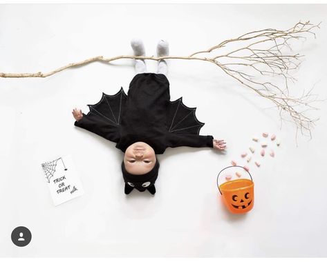 Newborn Bat Costume, Newborn Photography Holiday, Monthly Milestone Pictures Holiday, Baby Bat Costume Photoshoot, Spooky Newborn Photoshoot, Halloween With Newborn, Newborn Photoshoot Halloween, Newborn Halloween Picture Ideas, Halloween Photoshoot Newborn