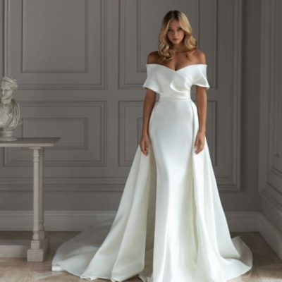 Our collection is creative and fashion forward. Classic with a twist and always individual. PSST. You can even save your dream dresses with our wishlist feature! Boho Wedding Dress Simple, Satin Mermaid Wedding Dress, Wedding Dresses Cheap, Wedding Dress Simple, Dress Boho Wedding, Gaun Fashion, Bridal Gowns Mermaid, Womens Wedding Dresses, Sweetheart Wedding Dress