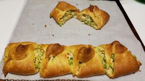 I have loved this recipe since I first saw a demonstration of making it and then had the pleasure of tasting it at a Pampered Chef party years ago. Chicken And Broccoli Braid, Chicken Broccoli Braid, Broccoli Braid, Pampered Chef Party, Chef Party, Pampered Chef Recipes, Chicken And Broccoli, Baking Stone, Crescent Roll