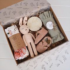 Newborn Gift Boxes, Auction Baskets, Baby Shower Gift Box, Luxe Baby, Baby Shower Gift Basket, Baby Gift Hampers, Expecting Mom Gifts, Baby Hamper, Gift Box Ideas