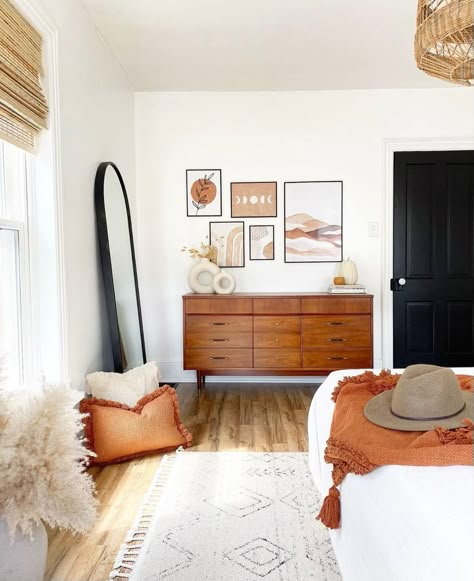 Boho Mid Century Modern Bedroom, Mid Century Boho Bedroom, Mid Century Modern Bedroom Design, Midcentury Bedroom, Modern Boho Bedroom, Boho Bedroom Design, Mid Century Modern Boho, Mid Century Bedroom, Nostalgic Vibes