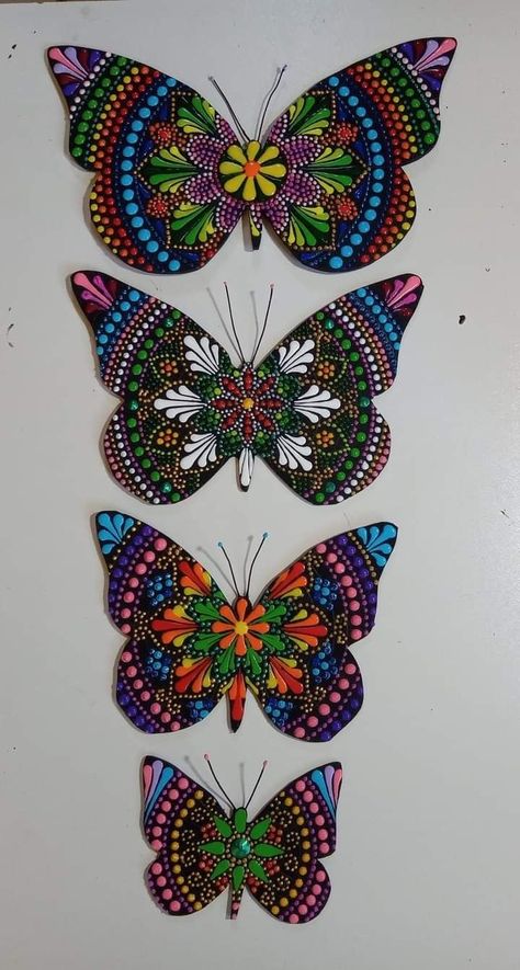 Dot Painted Butterflies, Dotted Butterfly Art, Butterfly Dotting Art, Dot Art Butterflies, Mandala Art Butterfly Design, Dot Art Butterfly, Butterfly Dot Painting, Dotted Butterfly, Butterfly Mandala Art