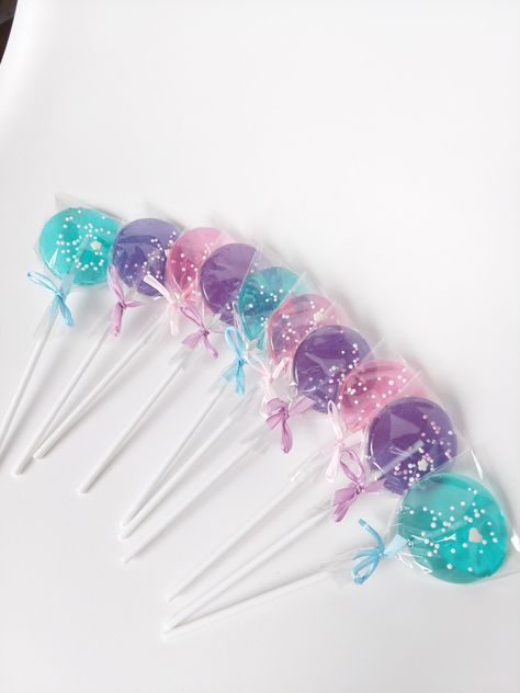 Cute Lollipop, Homemade Lollipops, Lollipop Recipe, Candy Decorations Diy, Candy Gift Baskets, Christmas Presents For Kids, Party Food Buffet, Birthday Party Theme Decorations, Jewelry For Girls