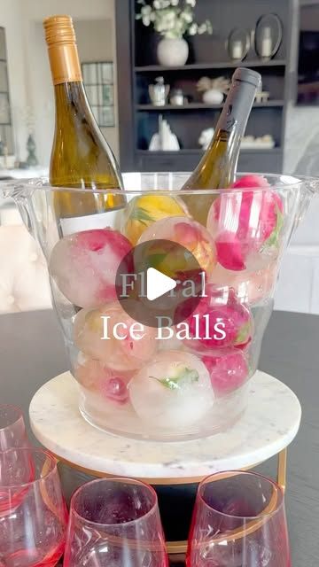 Balloon Ice Balls, Floral Ice Balls, Flower Ice Balls, Diy Ice Bucket, Han Instagram, Diy Cocktail Table, Lake Recipes, Frozen Balloons, Hostess Ideas