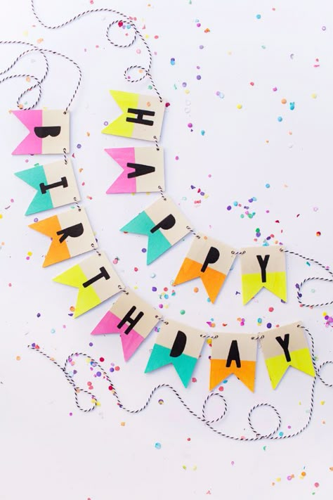 30 Easy DIY Party Decorations Cheap Party Decorations, Diy Birthday Banner, Anniversaire Diy, Confetti Sprinkles, Diy Birthday Decorations, Pom Pom Garland, Birthday Diy, בר מצווה, Diy Party Decorations