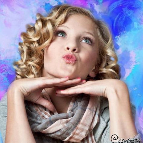 tbh i love this photo of paige Paige Hyland Dance Moms, Dance Moms Pyramid, Chloe From Dance Moms, Dance Moms Paige, Dance Moms Pics, Dance Moms Photos, Old Dance, Paige Hyland, Dance Moms Funny